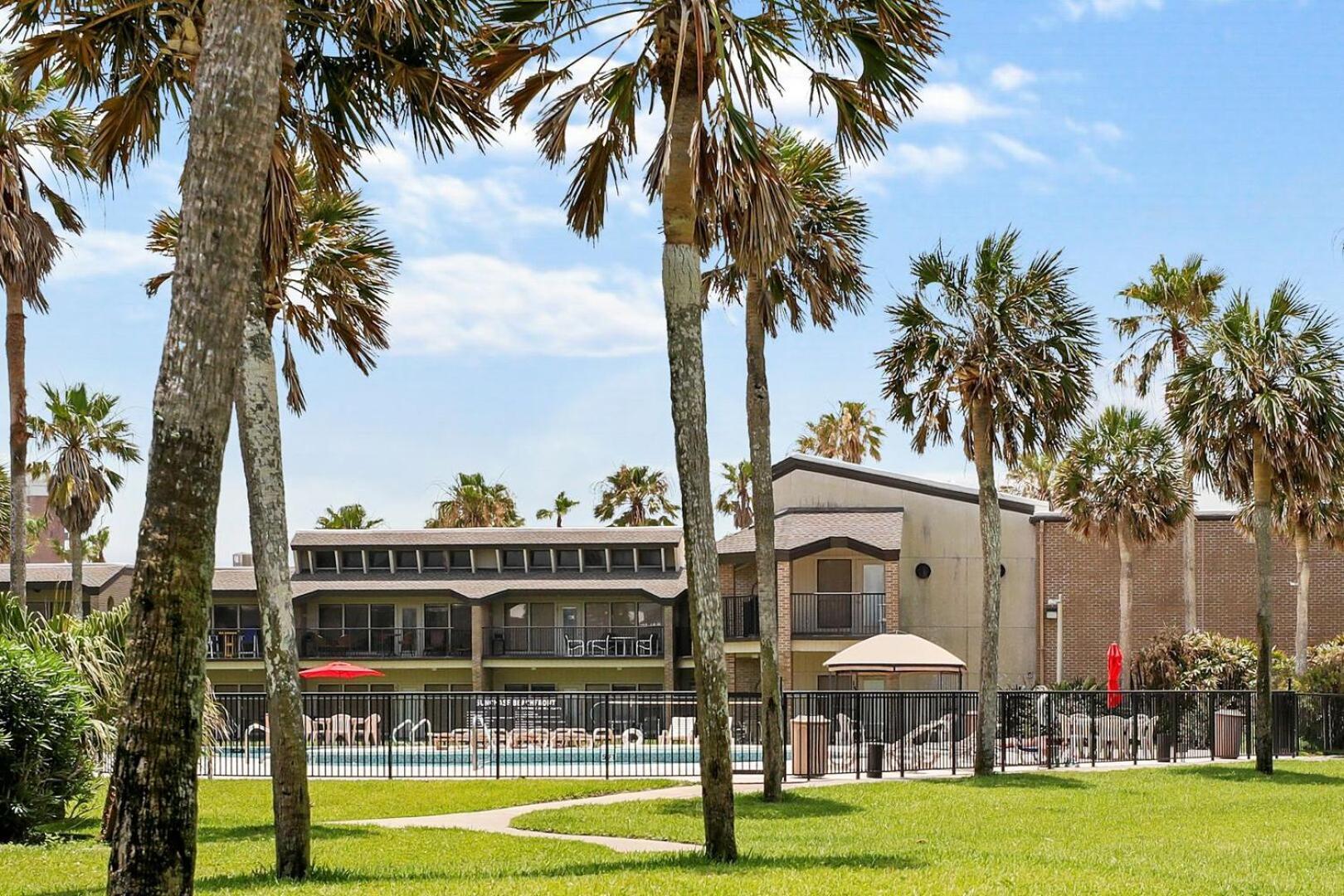 Ground Floor Beachfront Beauty! Steps To The Beach And Pool جنوب جزيرة بادري الغرفة الصورة
