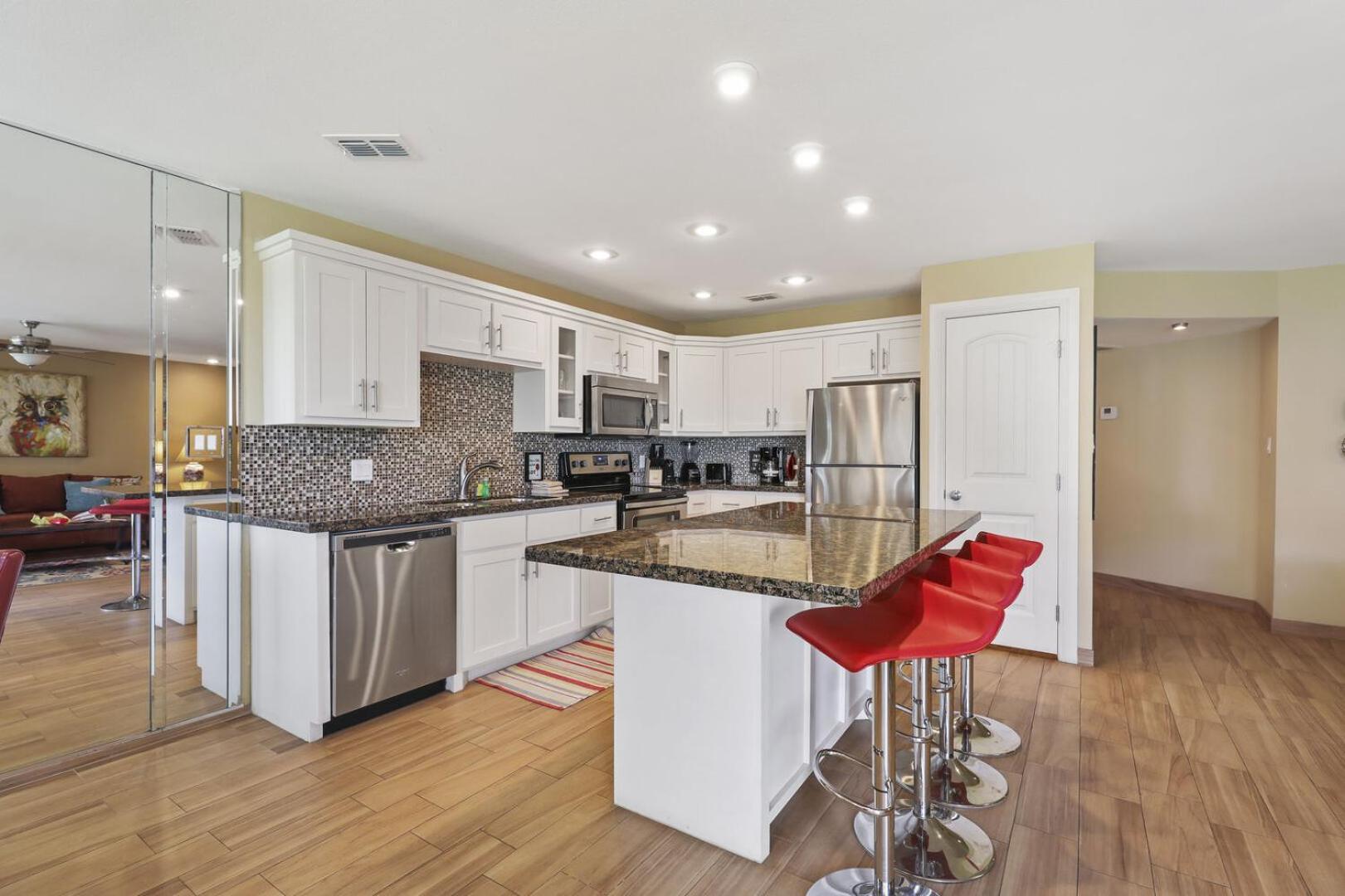 Ground Floor Beachfront Beauty! Steps To The Beach And Pool جنوب جزيرة بادري الغرفة الصورة